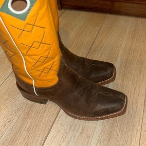 9.5D Justin Cowboy boots leather with orange top